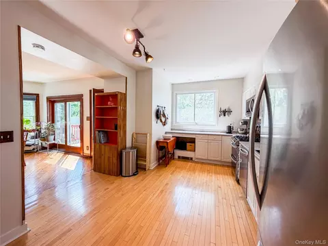 Entry Way - 350 Smith St, Peekskill, NY 10566 photo 7 of 8