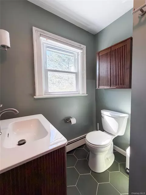 Bath - 350 Smith St, Peekskill, NY 10566 photo 4 of 4