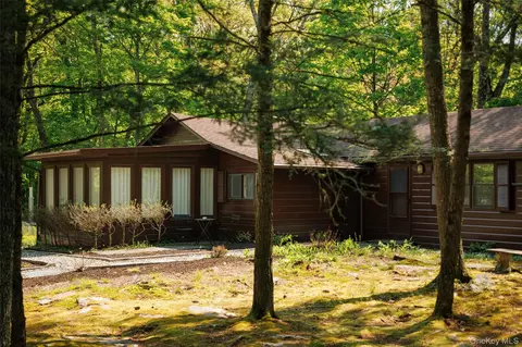 276 Chestnut Hill Rd, Woodstock, NY 12498