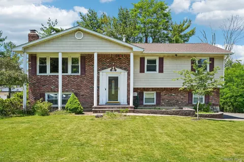 20 Skyline Dr, Thiells, NY 10984