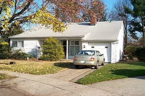 3836 Windsor Dr, Bethpage, NY 11714