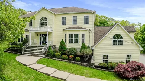 24 Muscoot Rd E, Mahopac, NY 10541