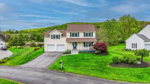 37 W Deer Trl, Pawling, NY 12564