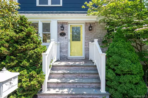 6 Lake Ave, Merrick, NY 11566