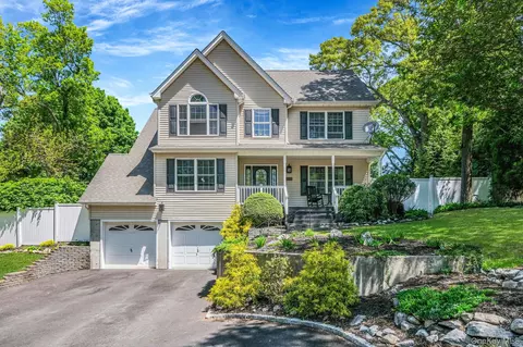 9 Saint James Dr, Sound Beach, NY 11789