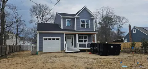 89 Wood Ave, Mastic, NY 11950