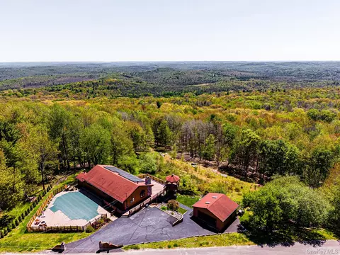 203 Skyline Dr, Woodbourne, NY 12788