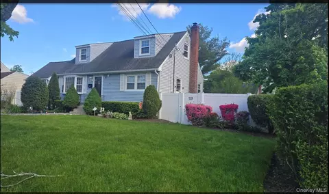 33 Hilliard Ave, Central Islip, NY 11722