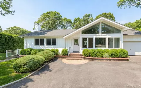 18 Squires Ave, East Quogue, NY 11942
