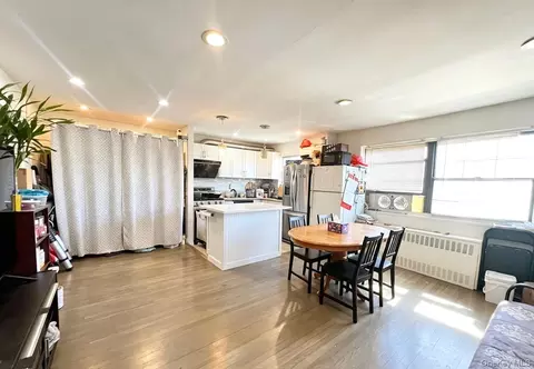 6946 138th St #B, Flushing, NY 11367