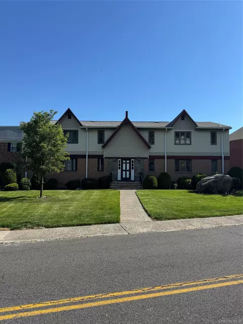16 Milford Ln #7R, Ramapo, NY 10901