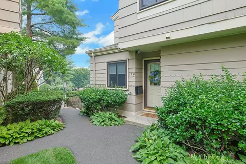 158 Branchwood Ln, Clarkstown, NY 10954