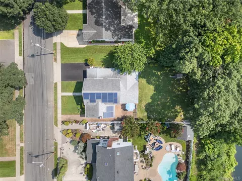 1850 Lenox Ave, East Meadow, NY 11554