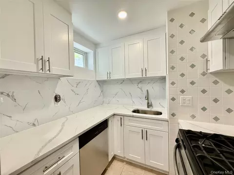 67-45 A Cloverdale Ln #167, Oakland Gardens, NY 11364