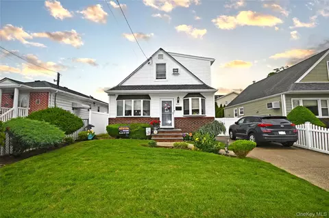 361 Travis Ave, Elmont, NY 11003