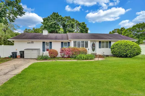 98 Granny Rd, Farmingville, NY 11738