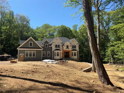 550 Moriches Rd, Saint James, NY 11780
