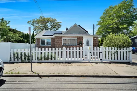 105 Claridge Ave, Elmont, NY 11003