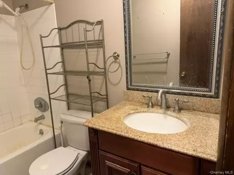 Bath - 6 Yew Ct #H, Fishkill, NY 12524 photo 1 of 1