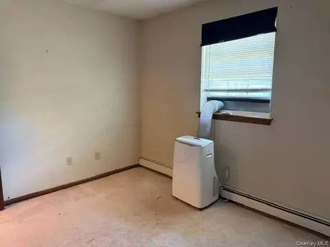 Bedroom - 6 Yew Ct #H, Fishkill, NY 12524 photo 2 of 2