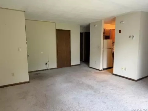 Living - 6 Yew Ct #H, Fishkill, NY 12524 photo 4 of 5