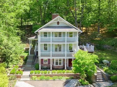 291 Prospect Ave, Sea Cliff, NY 11579