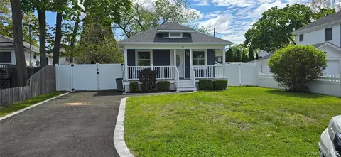 87 Willet Ave, Sayville, NY 11782