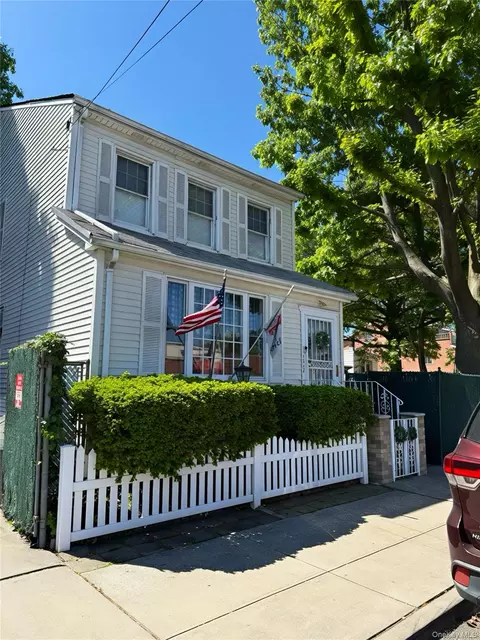 7004 57th Rd, New York, NY 11378