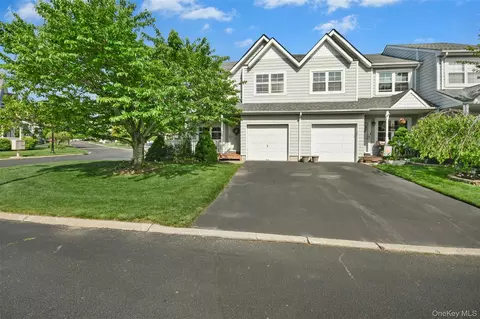 81 Sprucewood Blvd, Central Islip, NY 11722