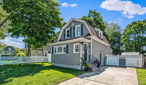42 Willow Ave, Freeport, NY 11520