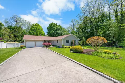 33 View Dr, Miller Place, NY 11764