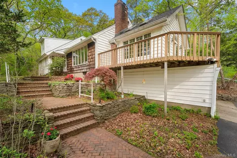 230 Sweet Hollow Rd, Huntington, NY 11743