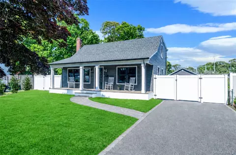 11 Lakewood Ave, Lake Ronkonkoma, NY 11779