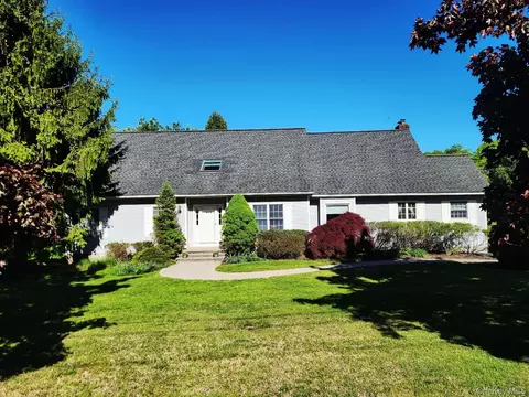 214 W Mombasha Rd, Monroe, NY 10950