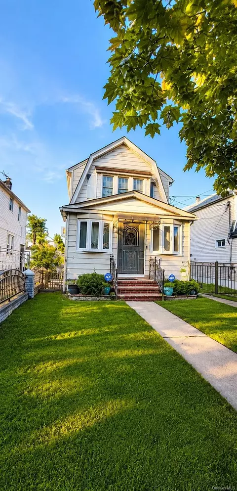 9019 218th St, New York, NY 11428