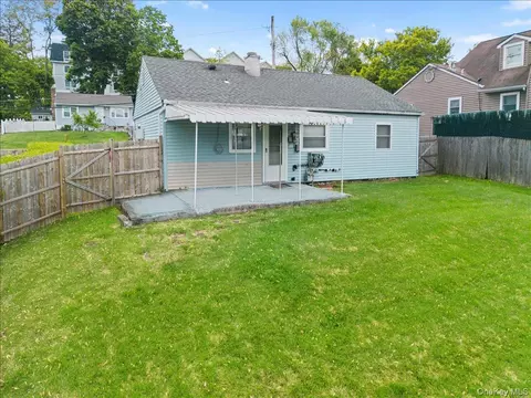 Exterior - 8 Cayuga Dr, Peekskill, NY 10566 photo 3 of 11