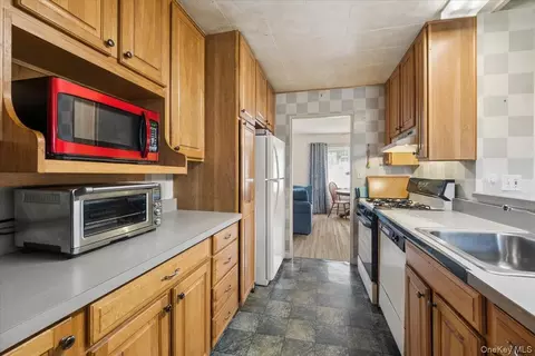 Kitchen - 8 Cayuga Dr, Peekskill, NY 10566 photo 1 of 3