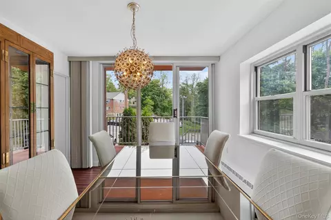 Dining - 1 Lakeview Dr #1P, Peekskill, NY 10566 photo 5 of 6