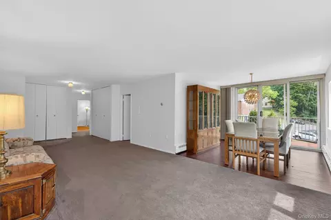 Living - 1 Lakeview Dr #1P, Peekskill, NY 10566 photo 3 of 3