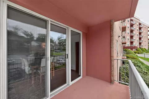 Exterior - 1 Lakeview Dr #1P, Peekskill, NY 10566 photo 3 of 6