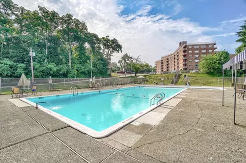 Exterior - 1 Lakeview Dr #1P, Peekskill, NY 10566 photo 4 of 6
