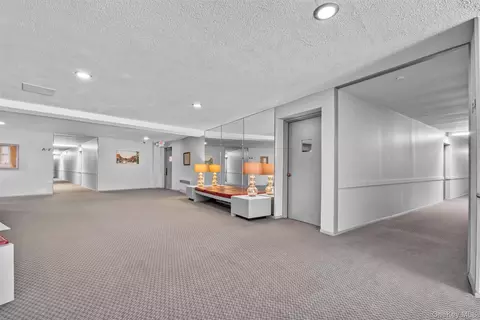 Entry Way - 1 Lakeview Dr #1P, Peekskill, NY 10566 photo 3 of 4