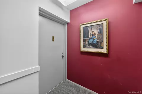 Entry Way - 1 Lakeview Dr #1P, Peekskill, NY 10566 photo 1 of 4