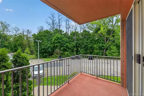 Exterior - 1 Lakeview Dr #1P, Peekskill, NY 10566 photo 1 of 6