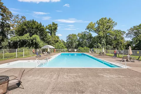 Exterior - 1 Lakeview Dr #1P, Peekskill, NY 10566 photo 5 of 6