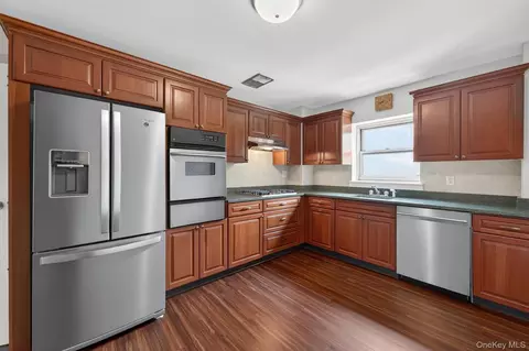 Kitchen - 1 Lakeview Dr #1P, Peekskill, NY 10566 photo 1 of 2