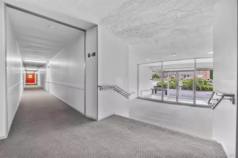 Entry Way - 1 Lakeview Dr #1P, Peekskill, NY 10566 photo 4 of 4