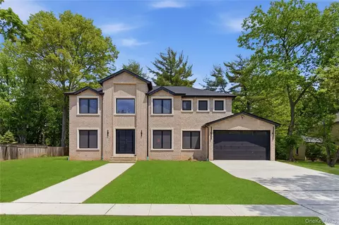 97 Parkway Dr, North Hempstead, NY 11577