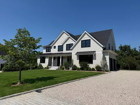 7 Sea Crest Ct, Riverhead, NY 11947