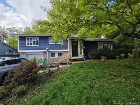 21 Woodridge Ln, Sea Cliff, NY 11579